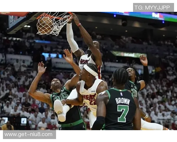 NBA篮球明星的精彩瞬间与经典图片回顾